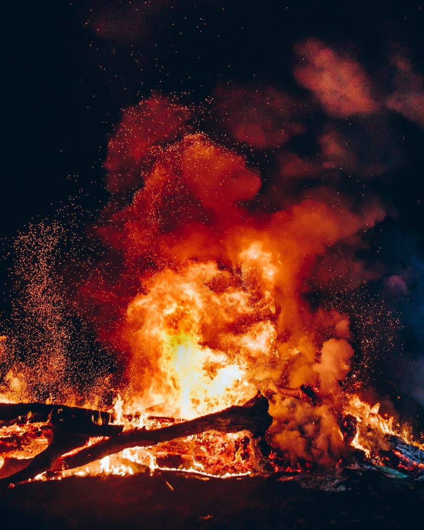 christopher-burns-gyrrWzwqm5Y-unsplash