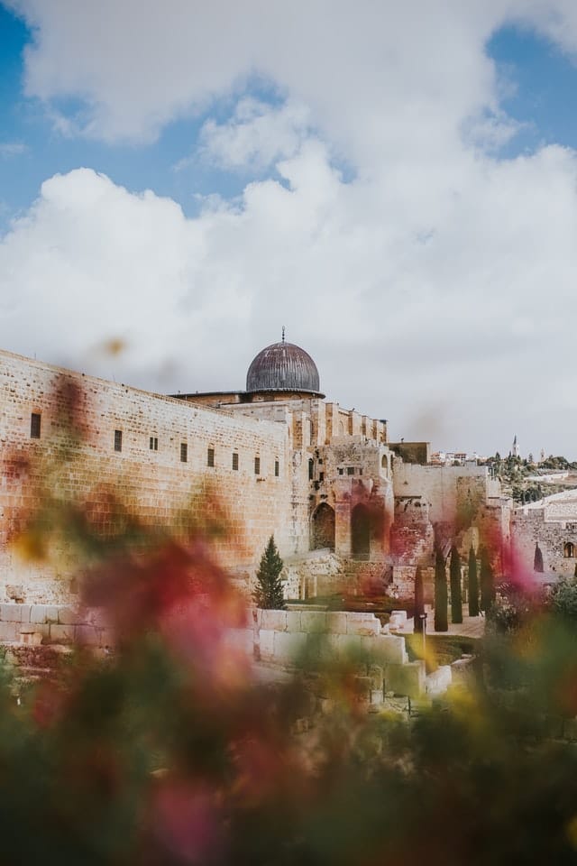 cole-keister-PQnkV6-iZMw-unsplash temple